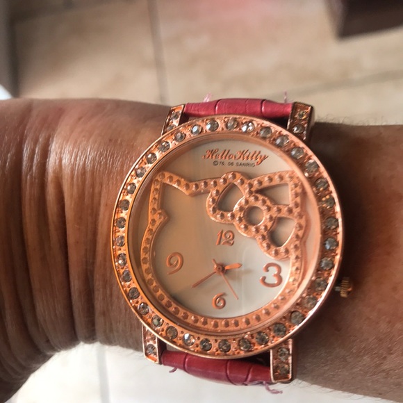 NWT rose gold diamond face Hello Kitty watch - Picture 4 of 8